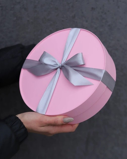 Cutie cadou cu asortiment de nuci premium – alune, migdale și caju